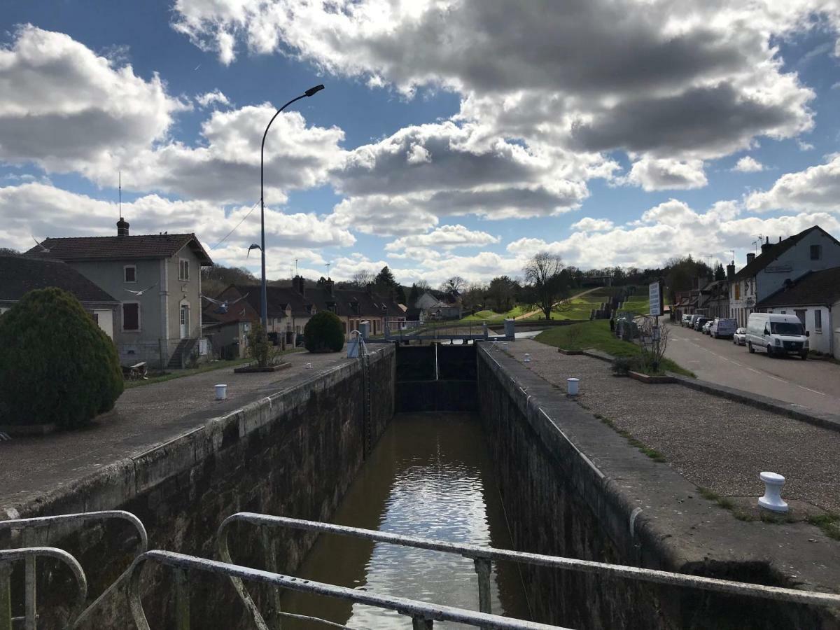 Les Lodges Du Canal Vue Sur Le Canal Rogny Dış mekan fotoğraf